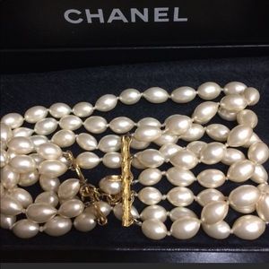 Chanel pearl necklace